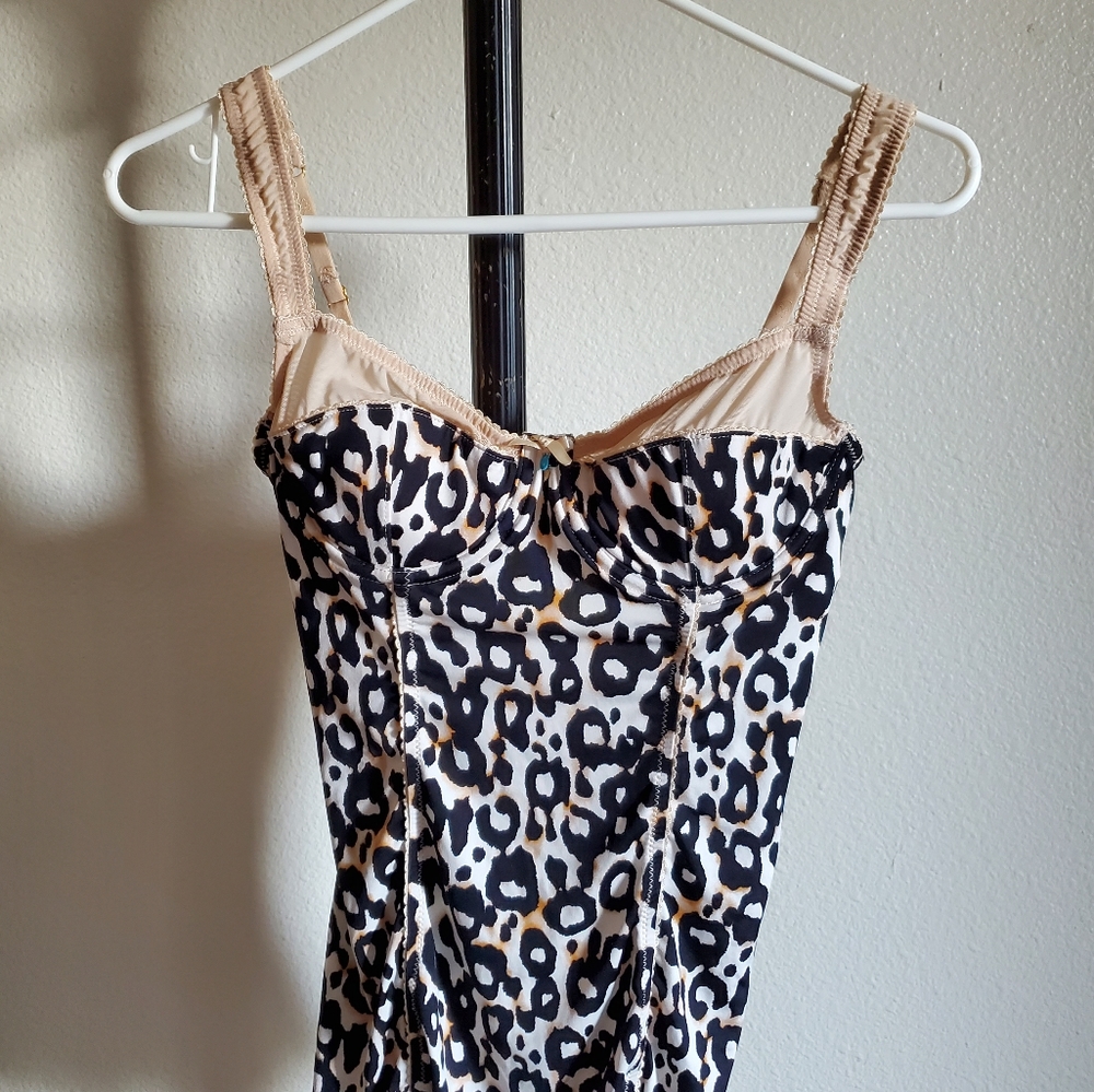 Jessica Simpson intimates - Picture 2 of 4